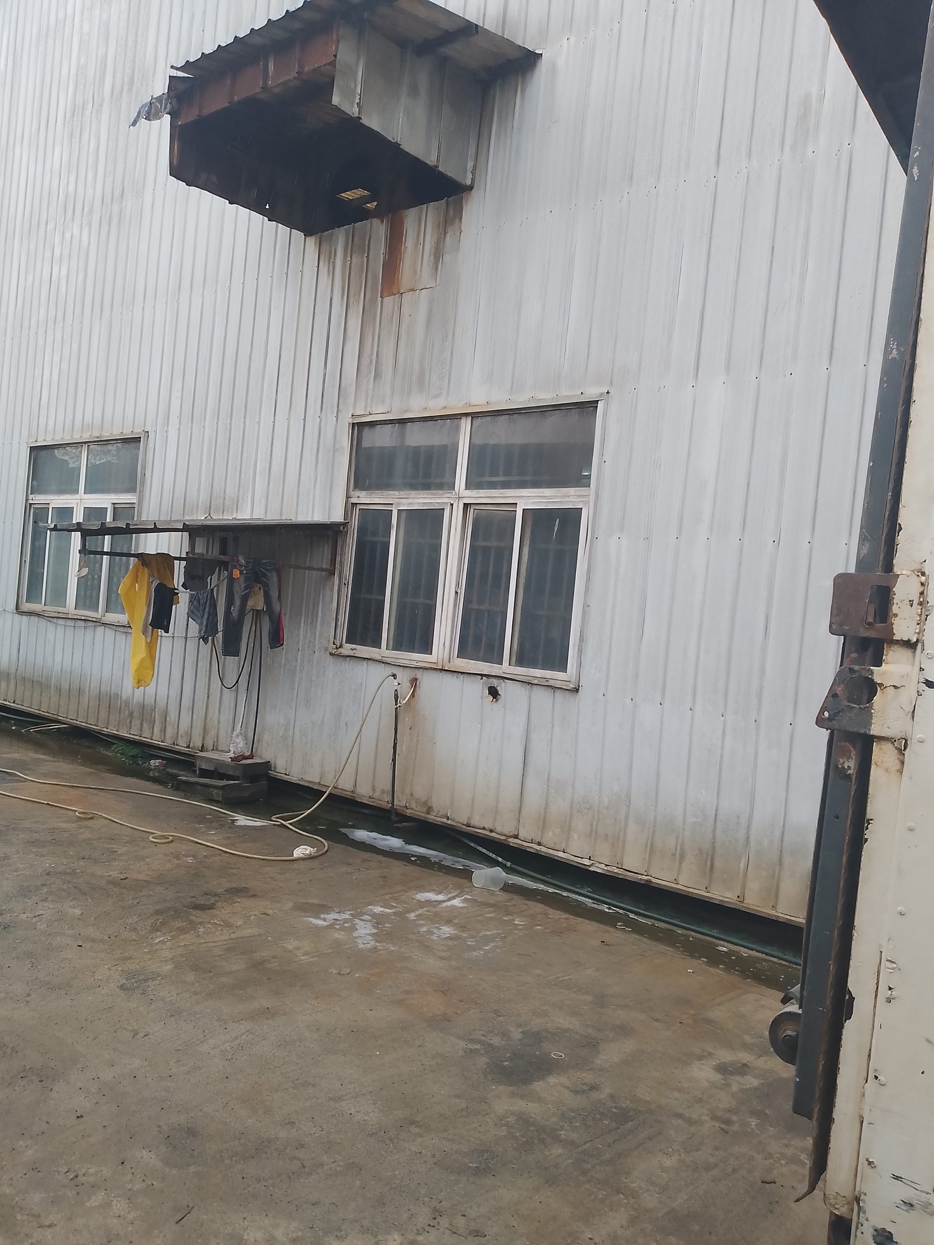 Location entrepot 4000 m2 à Yopougon- zone industrielle