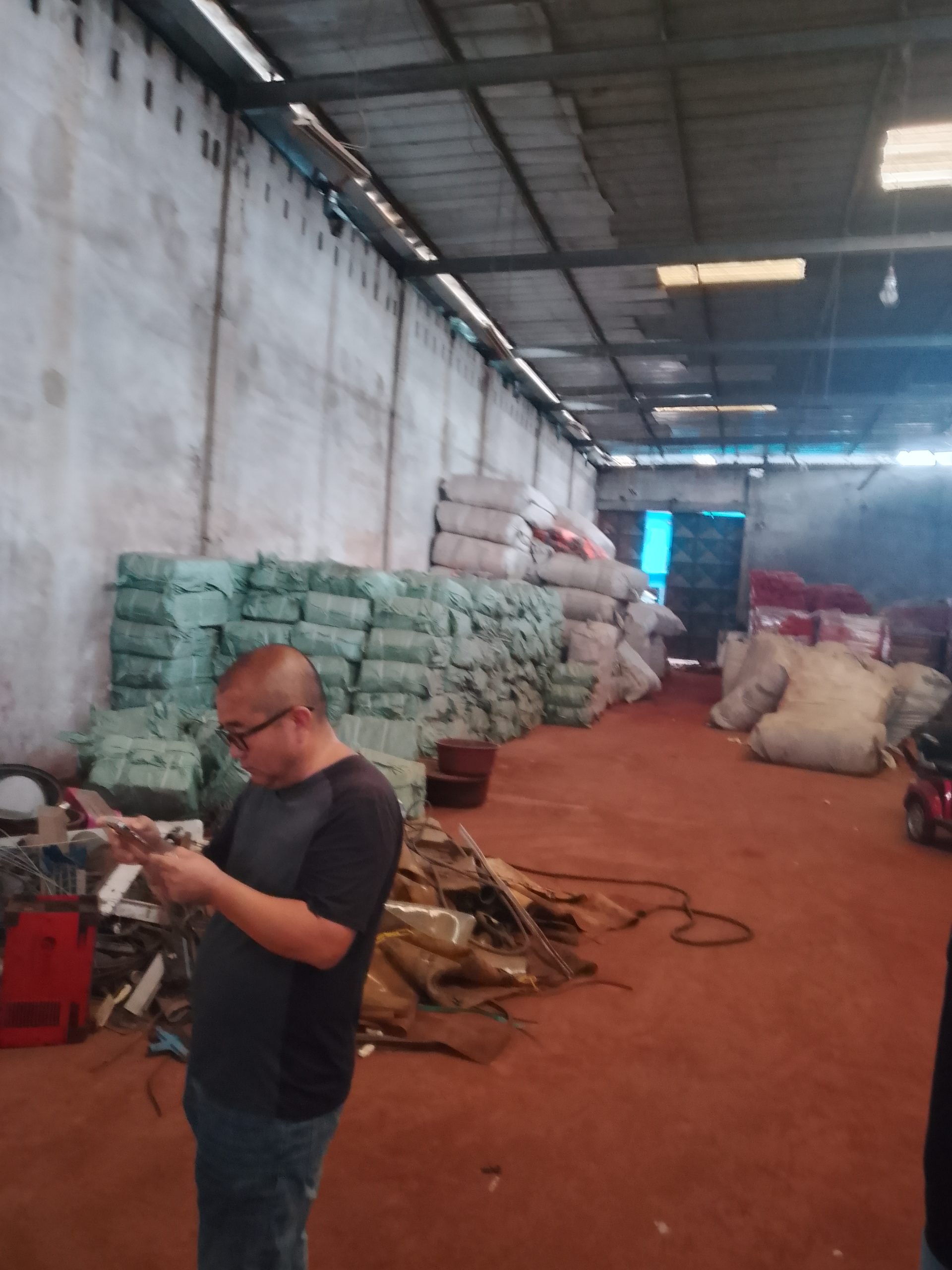 Vente Grand entrepôt 5000 M2 à Yopougon zone industrielle