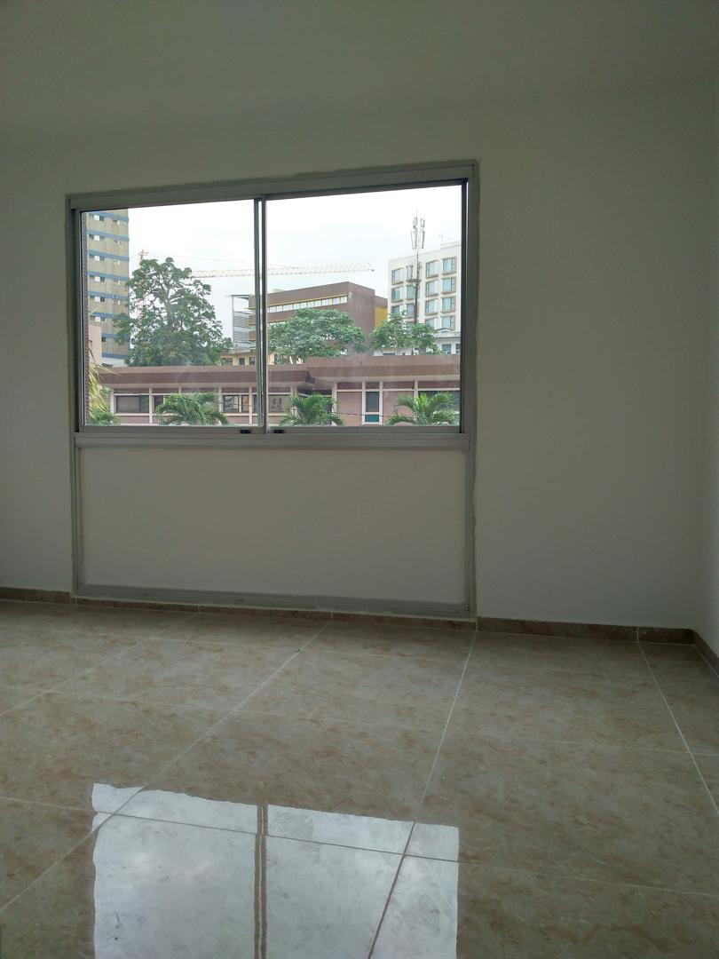 Appartement 04 pièces à Abidjan – Plateau