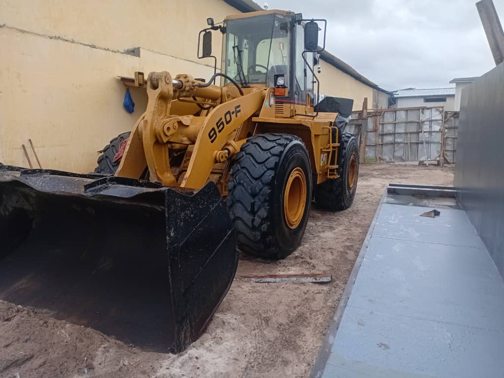 Une Chargeuse 950 caterpillar importée