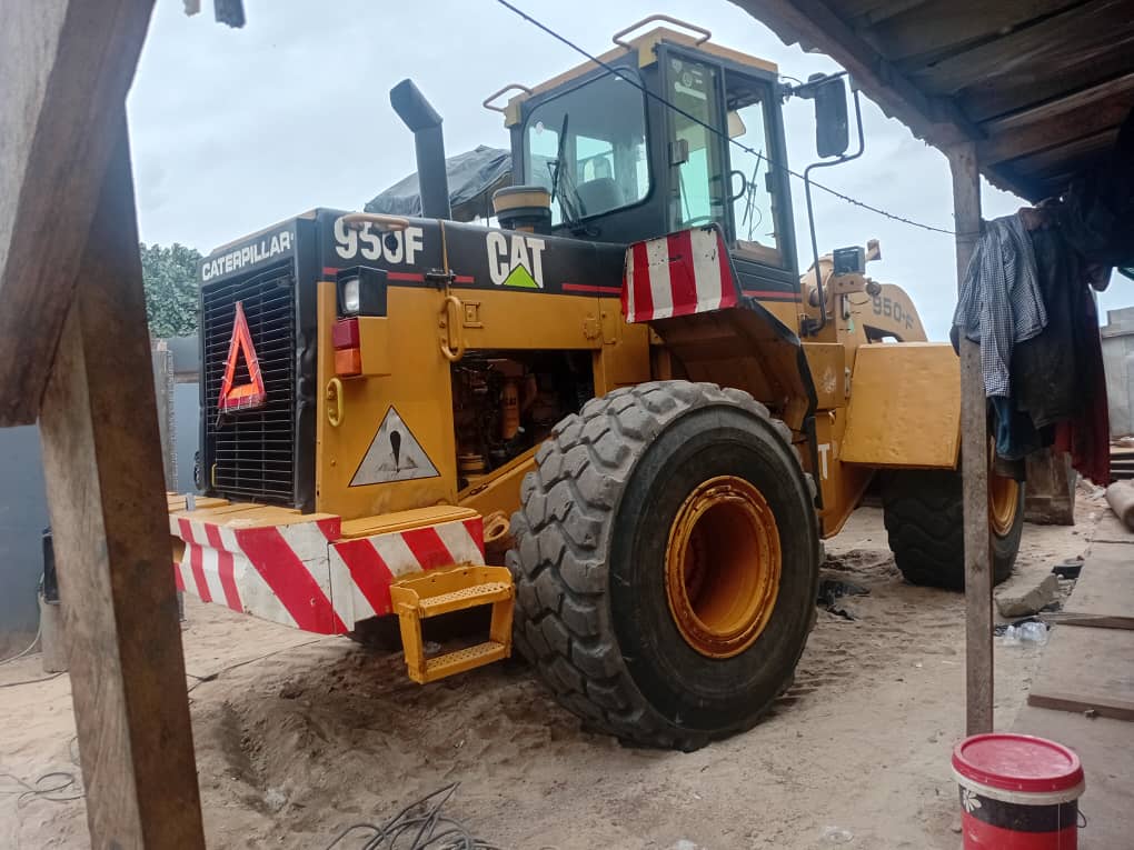 Une Chargeuse 950 caterpillar importée