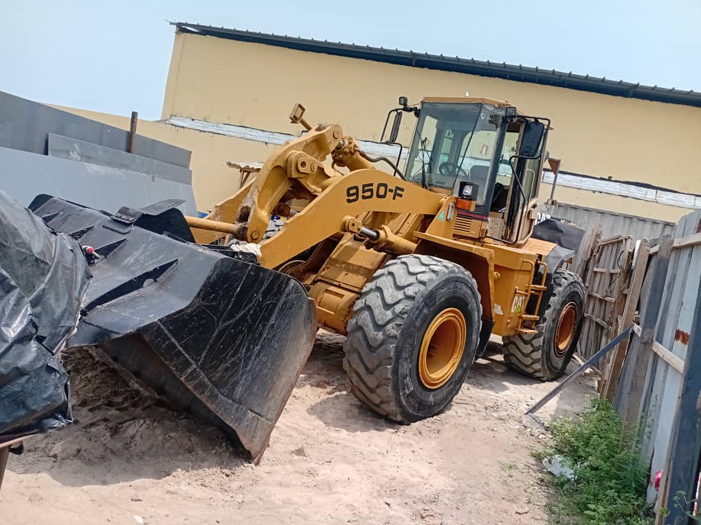 Une Chargeuse 950 caterpillar importée