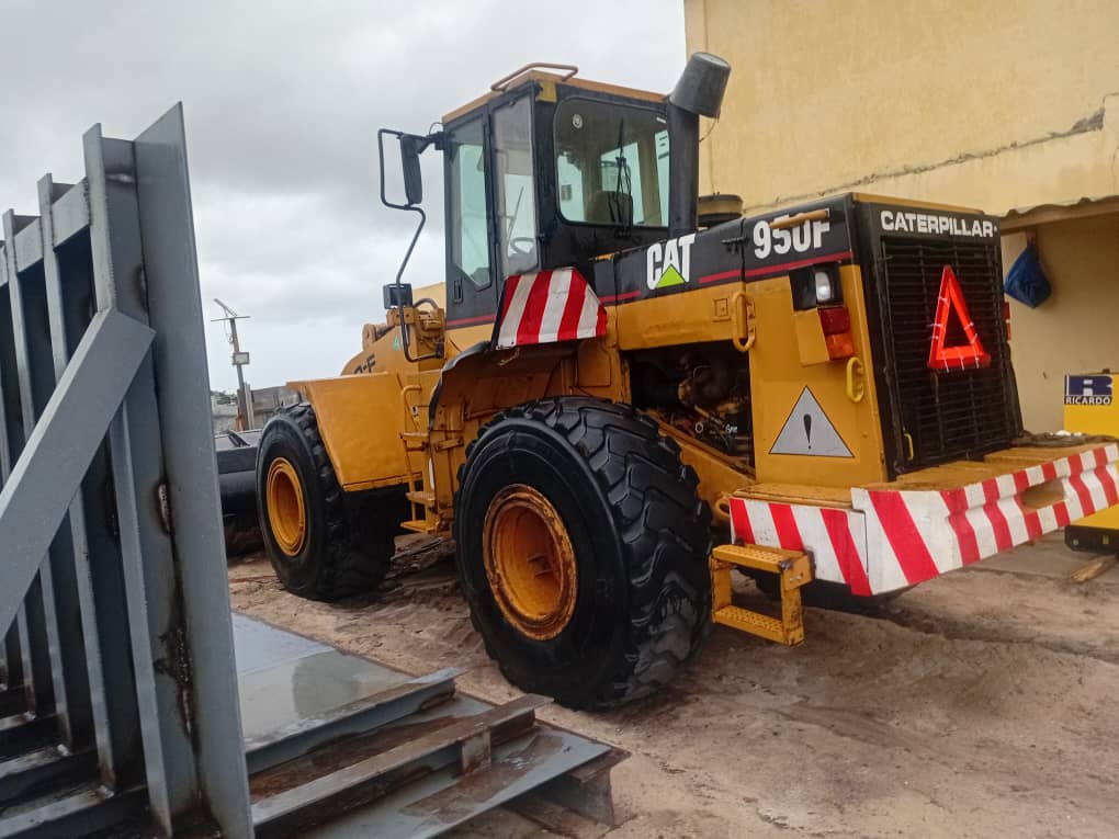 Une Chargeuse 950 caterpillar importée