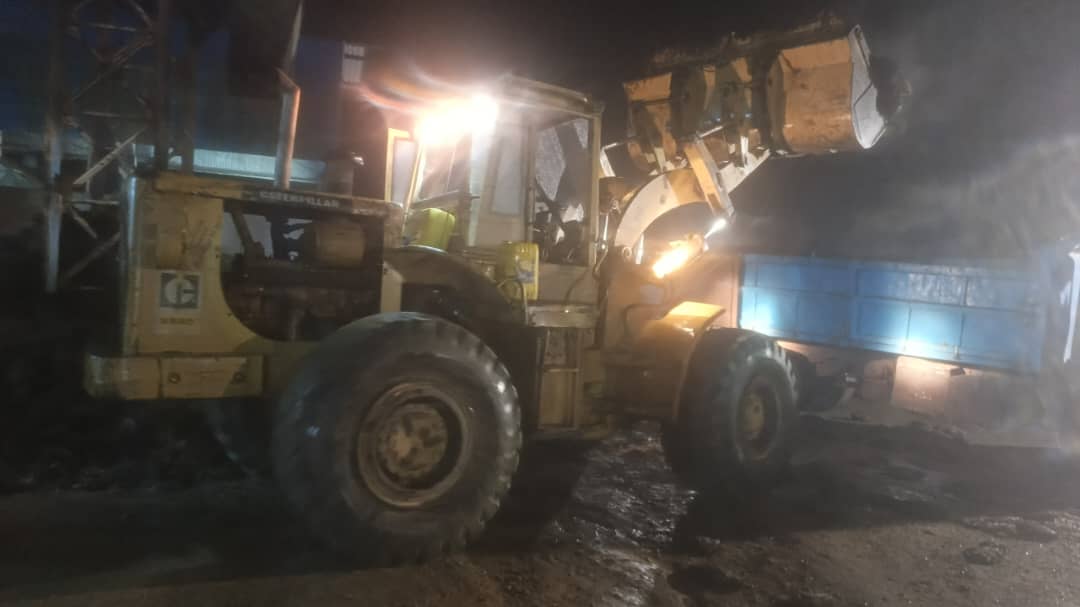 Une chargeuse 966 C caterpillar