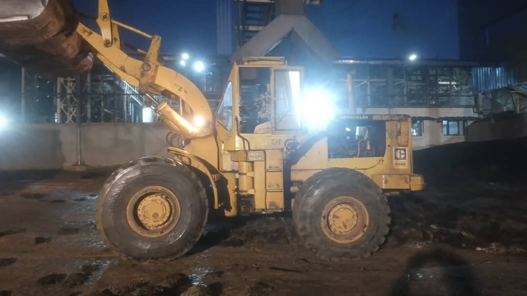 Une chargeuse 966 C caterpillar