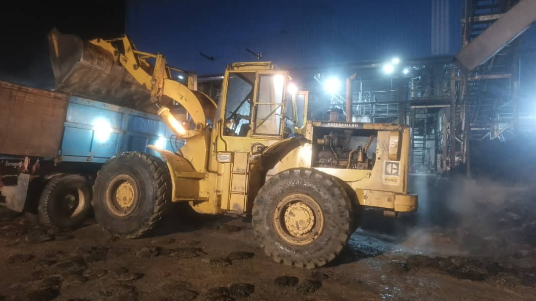 Une chargeuse 966 C caterpillar