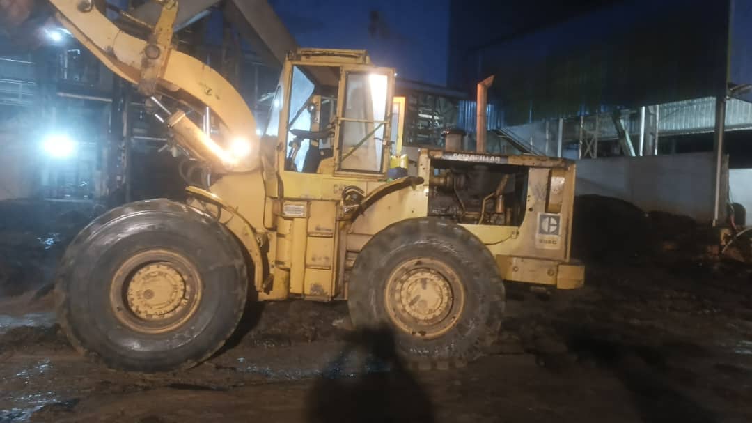 Une chargeuse 966 C caterpillar