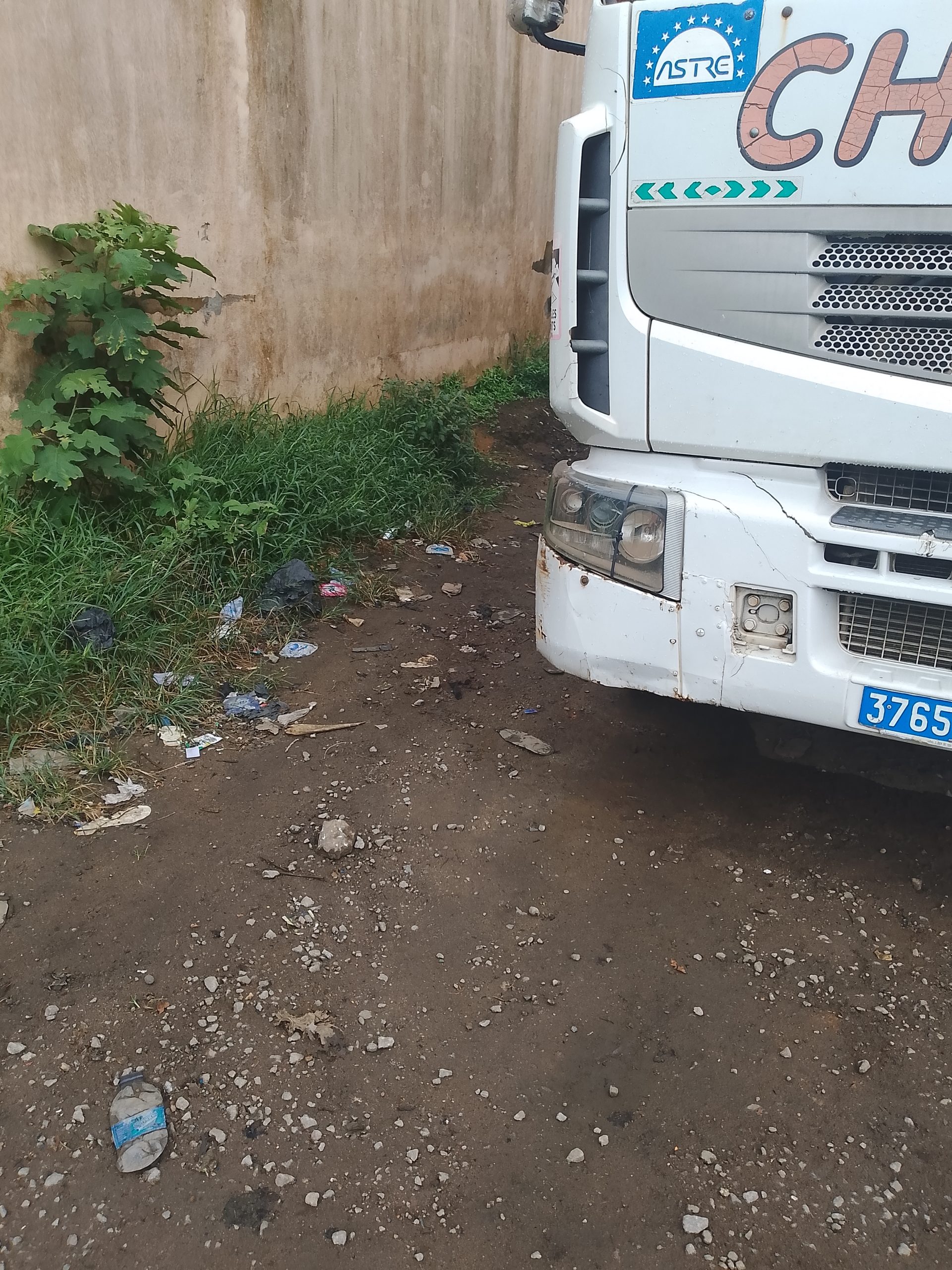 Location entrepôt 10000 M2 à Yopougon zone industrielle