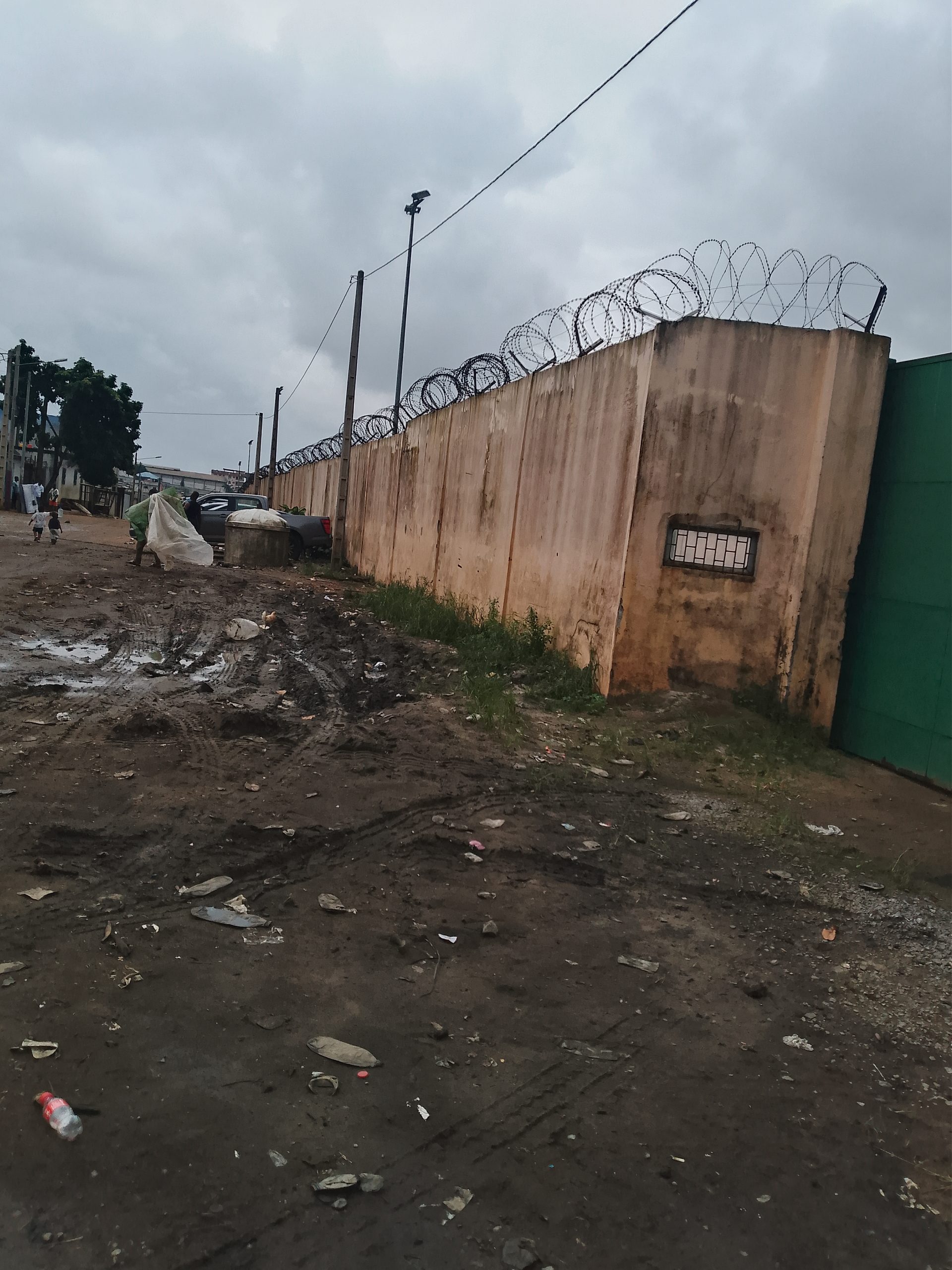 Location entrepôt 10000 M2 à Yopougon zone industrielle