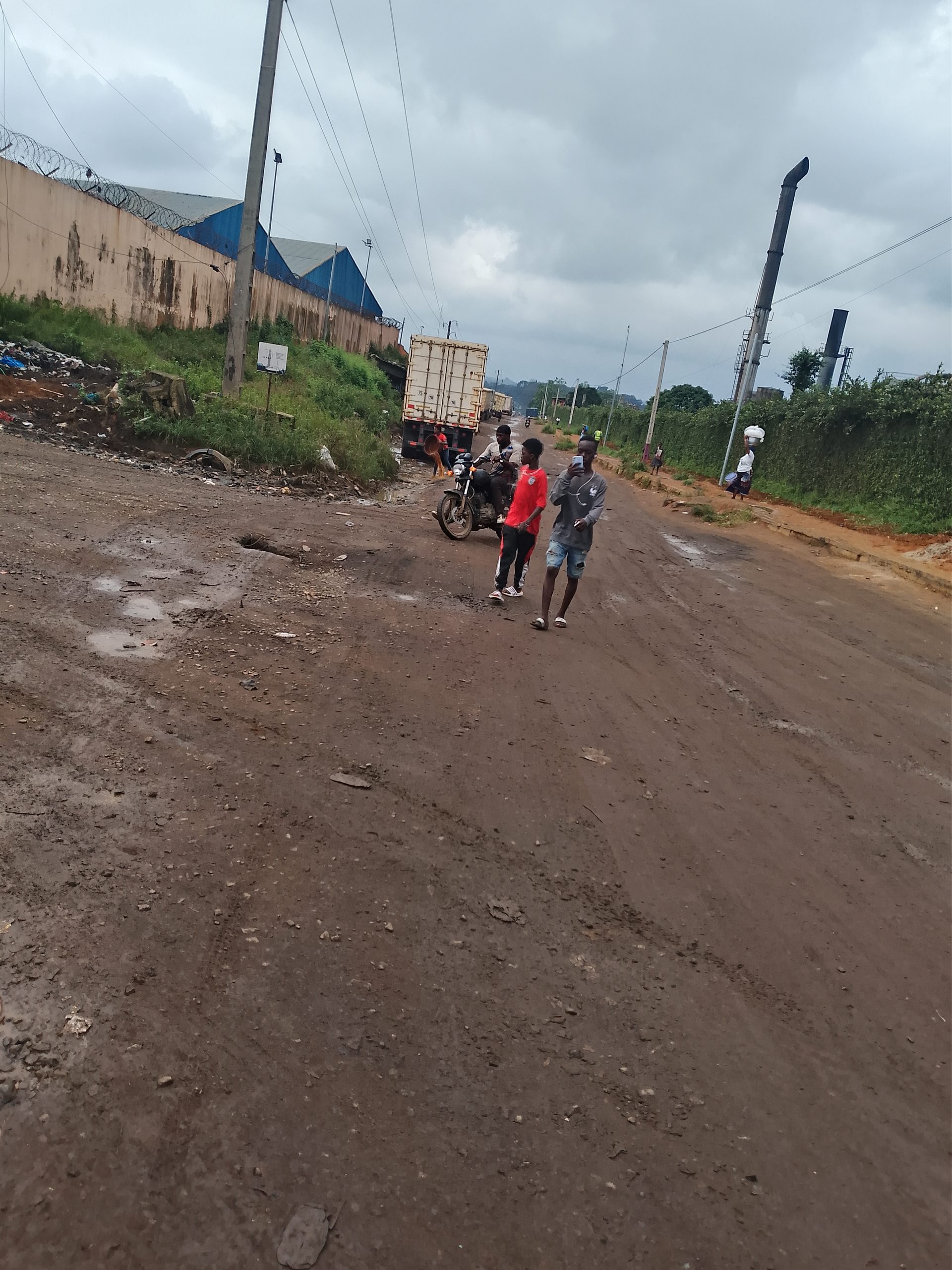 Location entrepôt 10000 M2 à Yopougon zone industrielle