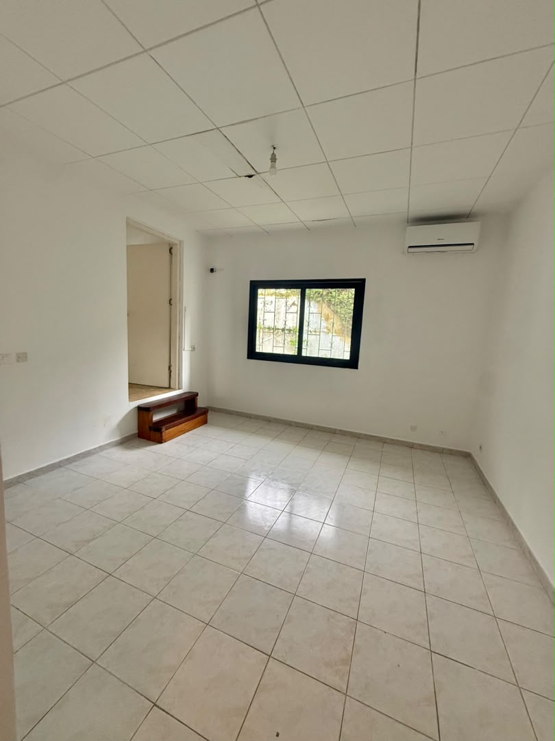 Belle villa duplex avec piscine au Vallon en location
