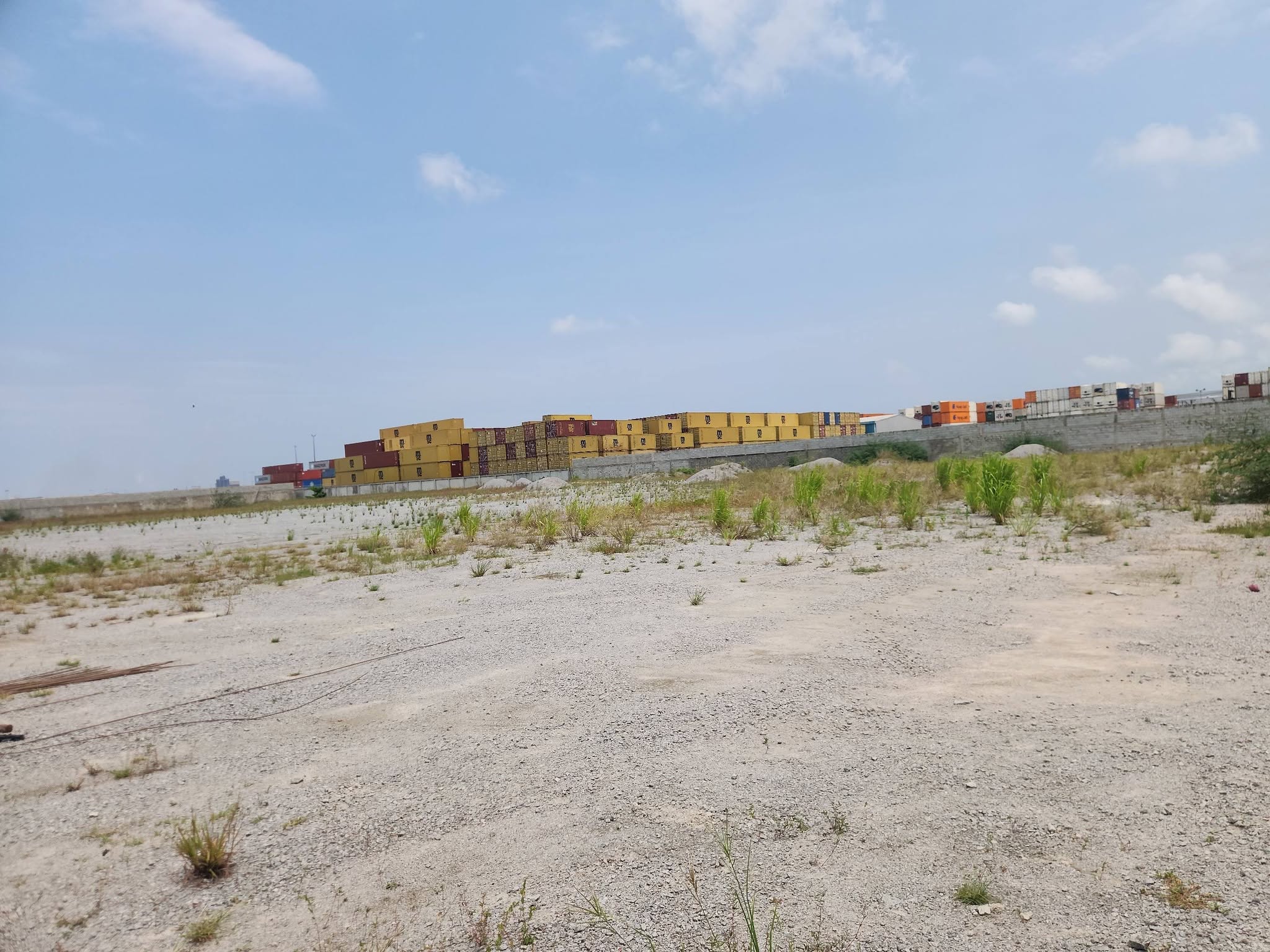 VRIDI VERS CARREFOUR HINO location terrain 2,5ha