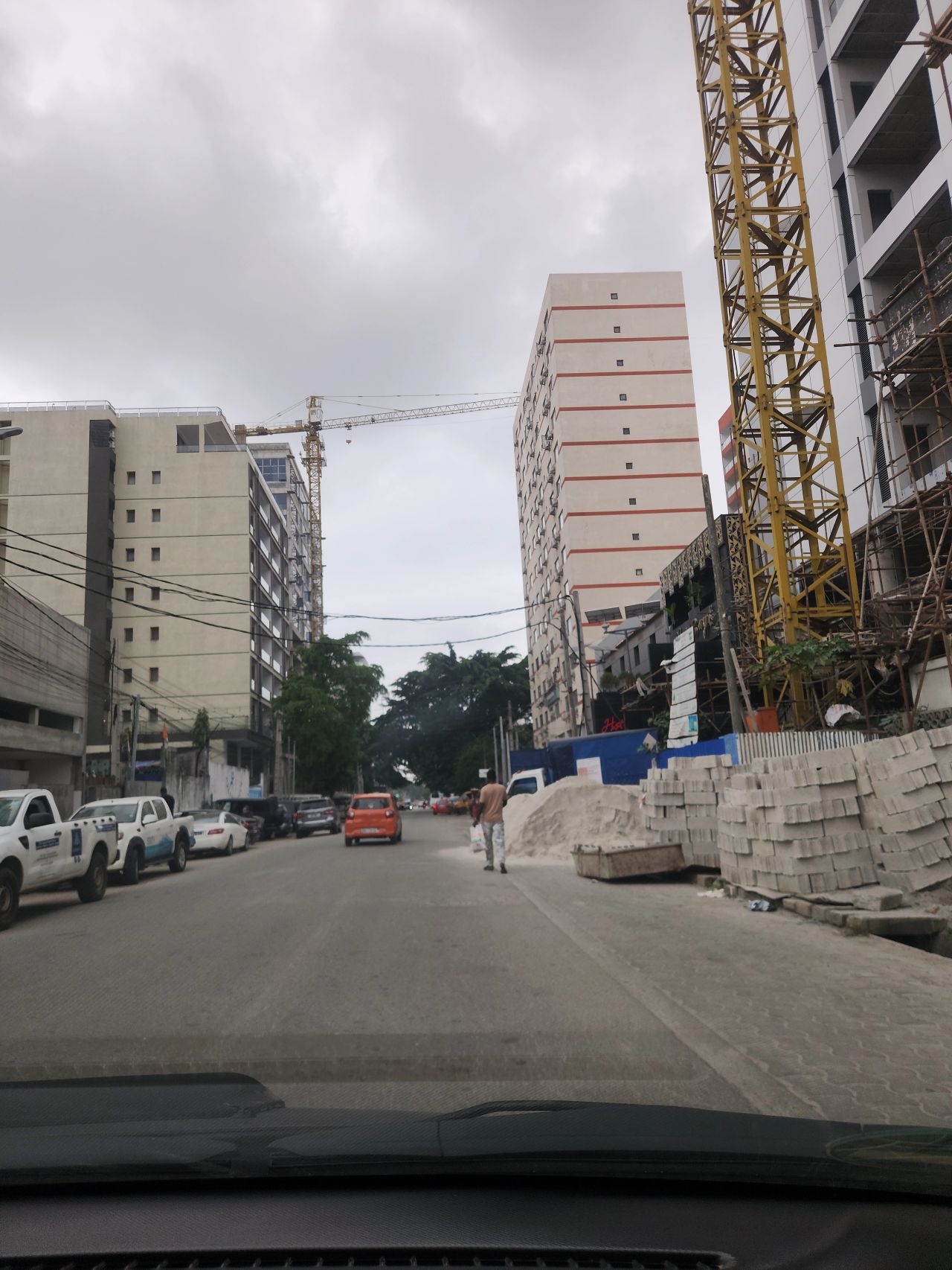 Zone4 bordure d’une voie frequenté vente terrain 800m2