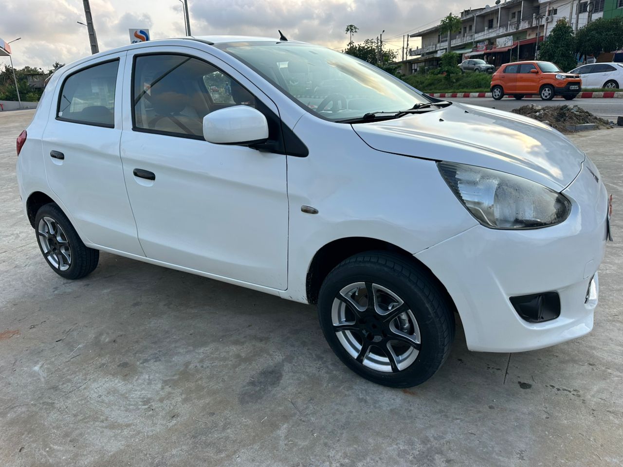 Mitsubishi Mirage en vente
