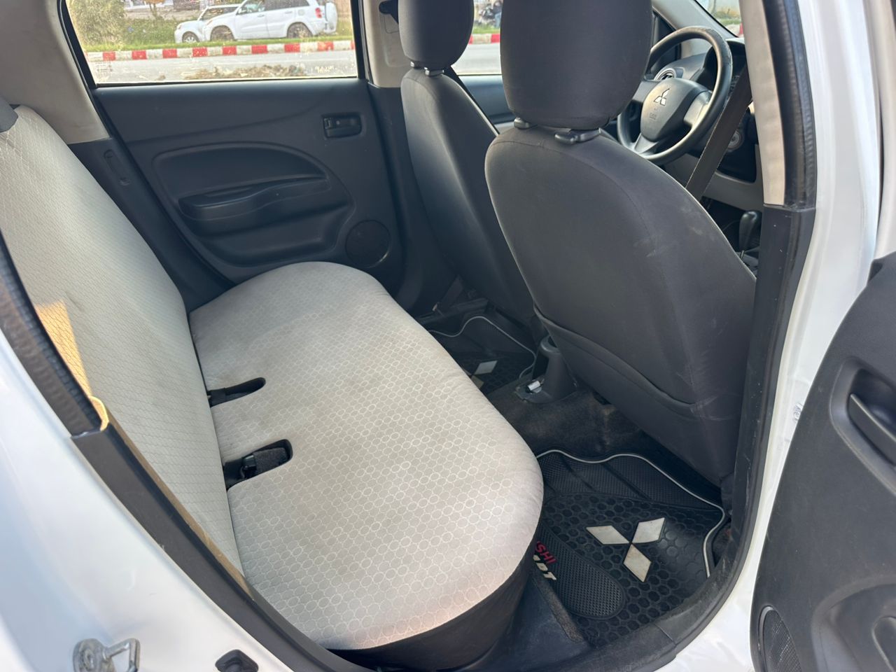 Mitsubishi Mirage en vente