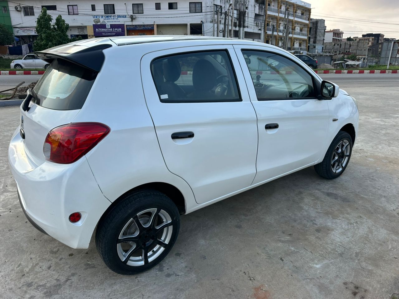 Mitsubishi Mirage en vente