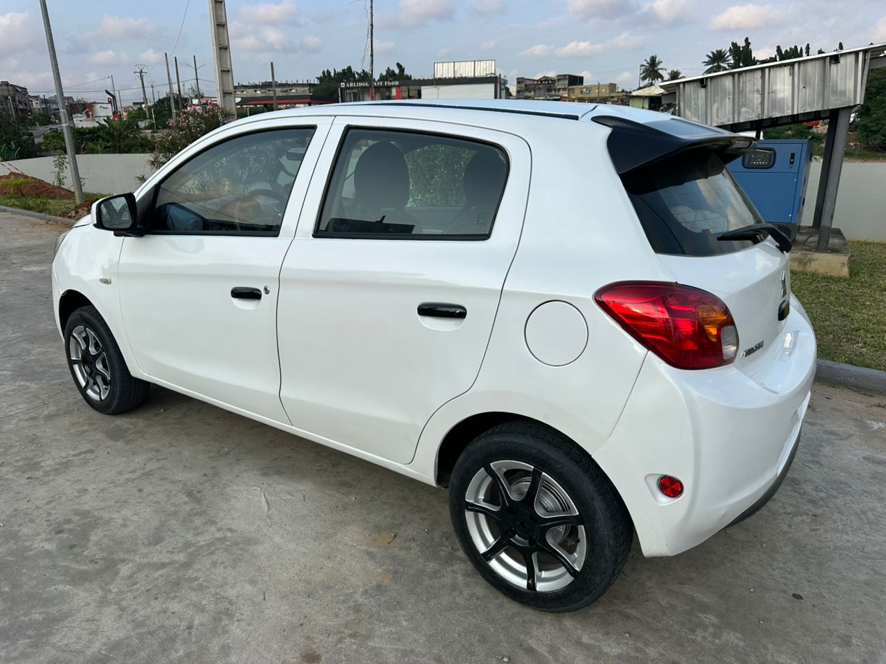 Mitsubishi Mirage en vente