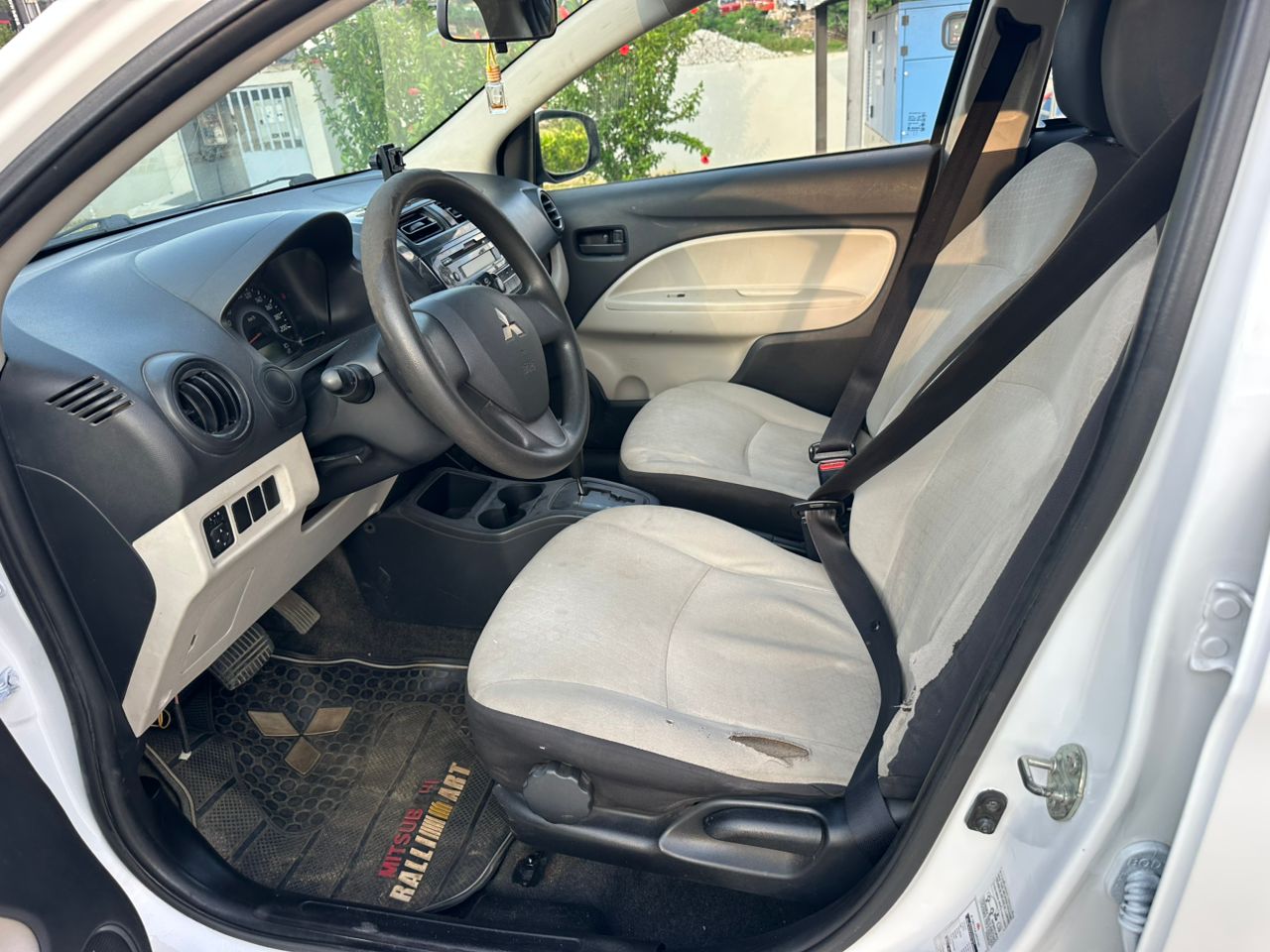 Mitsubishi Mirage en vente