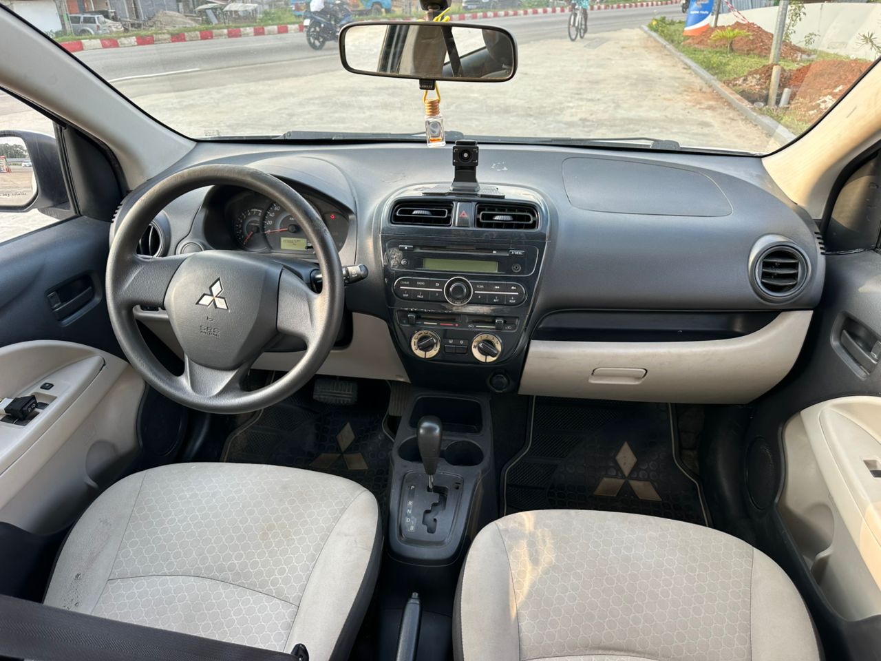 Mitsubishi Mirage en vente