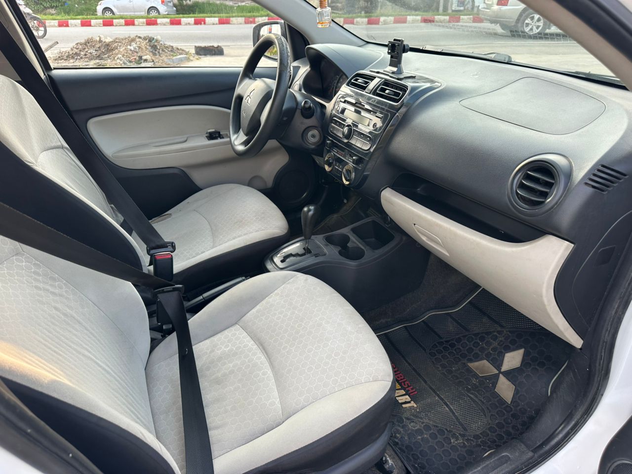 Mitsubishi Mirage en vente