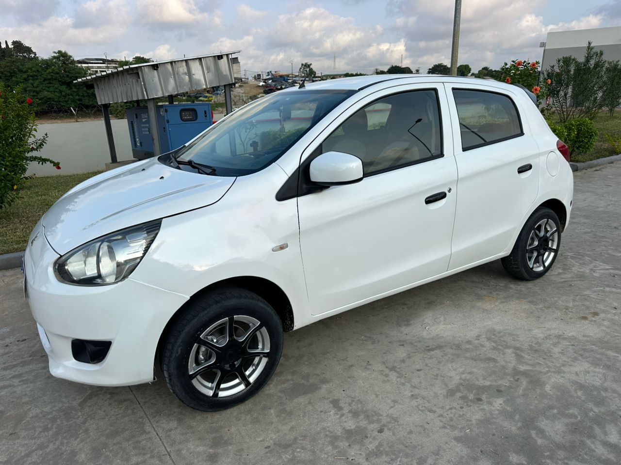 Mitsubishi Mirage en vente