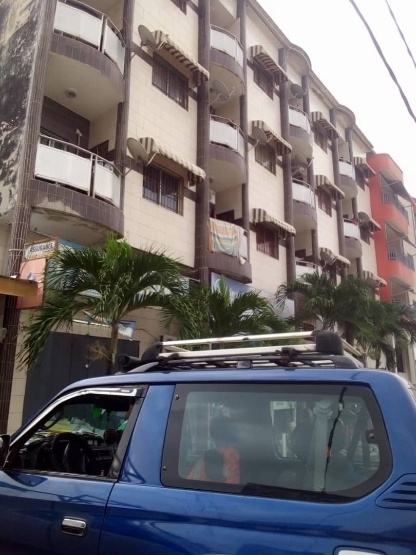 Un immeuble en vente à la Riviera