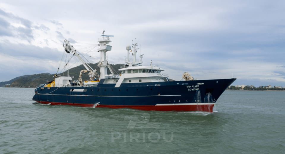 Vendons un Bateau frigorifique a Abidjan