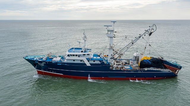 Vendons un Bateau frigorifique a Abidjan