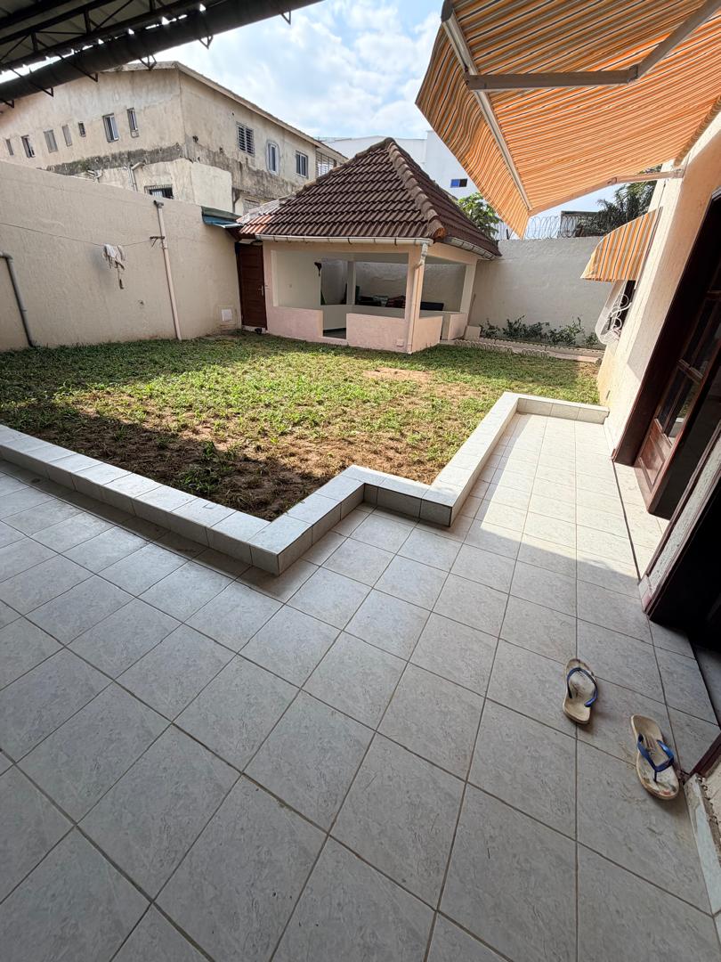 A louer Villa à Cocody Riviera 4 Cité Eden