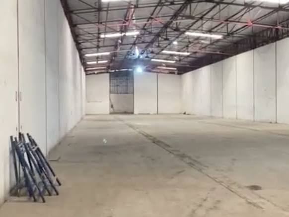 Joli Entrepot sur un superficie de 300m² a Bietry.