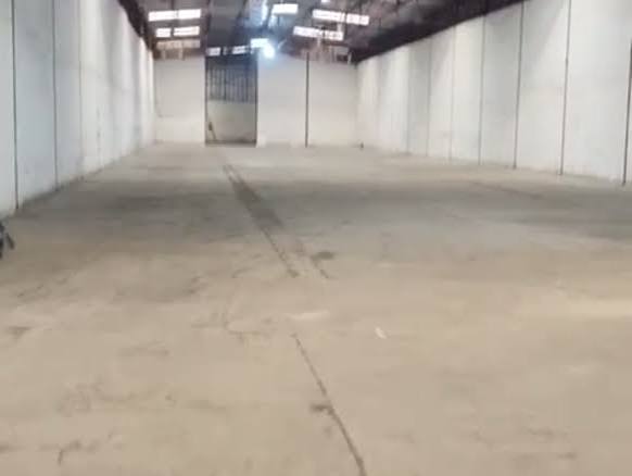 Joli Entrepot sur un superficie de 300m² a Bietry.