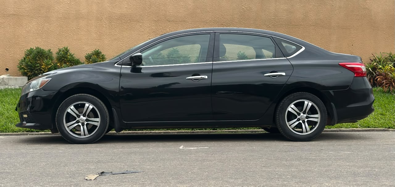 Nissan Sentra en vente