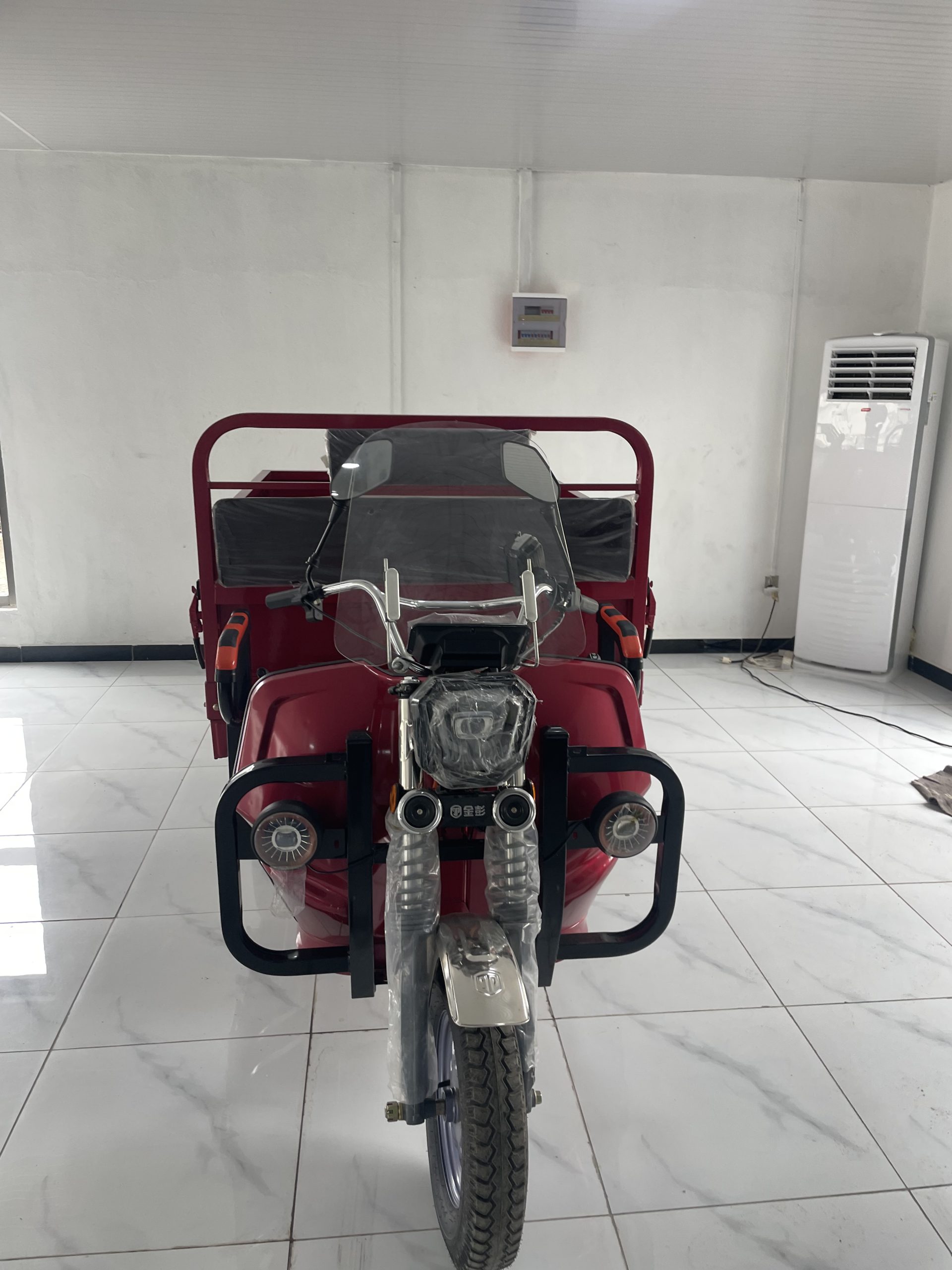 Tricycle électrique neuf – Idéal livraison et transport »