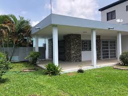 Belle Villa base de 4 Pieces Autonome avec Independance et Grand Jardin a louer en Zone 4 Bietry.