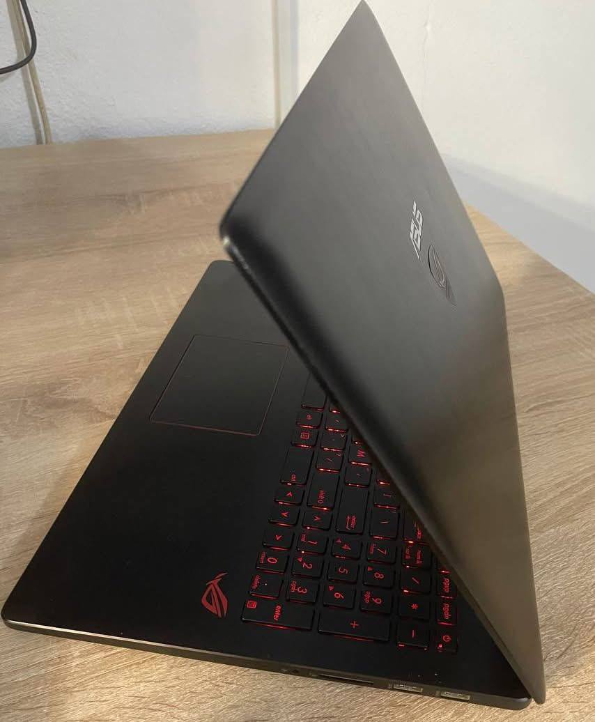 ASUSTeK Republic of Gamer Processeur i7