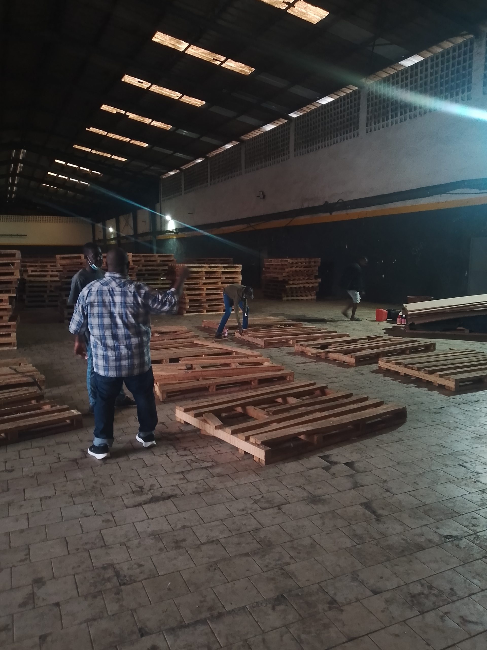 Location entrepôt 4000 M2 à Yopougon zone industrielle