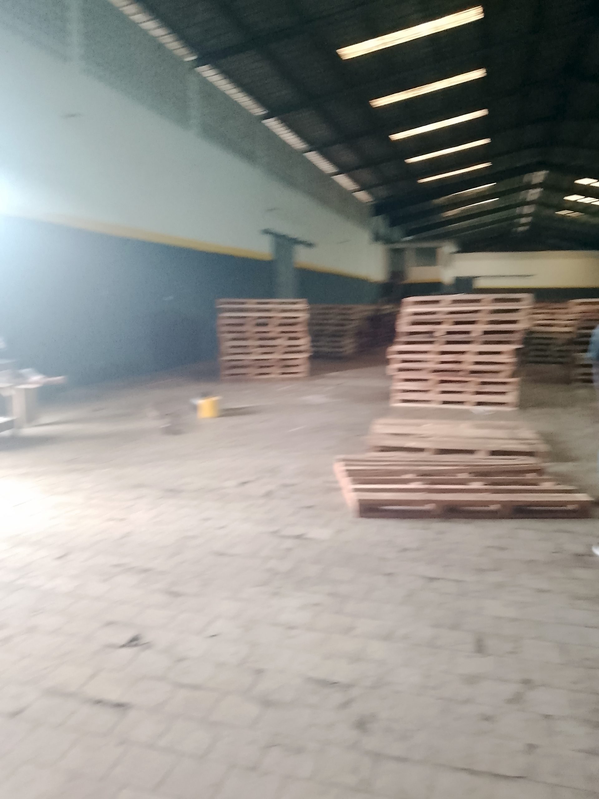 Location entrepôt 4000 M2 à Yopougon zone industrielle