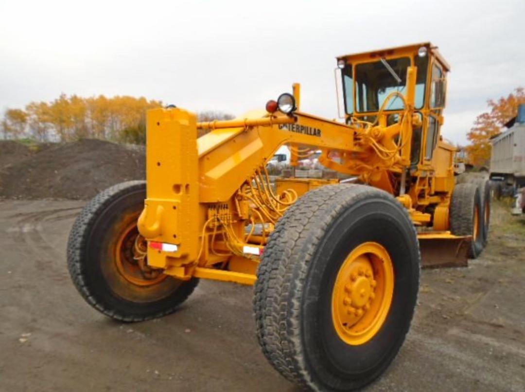 Une niveleuse importée caterpillar