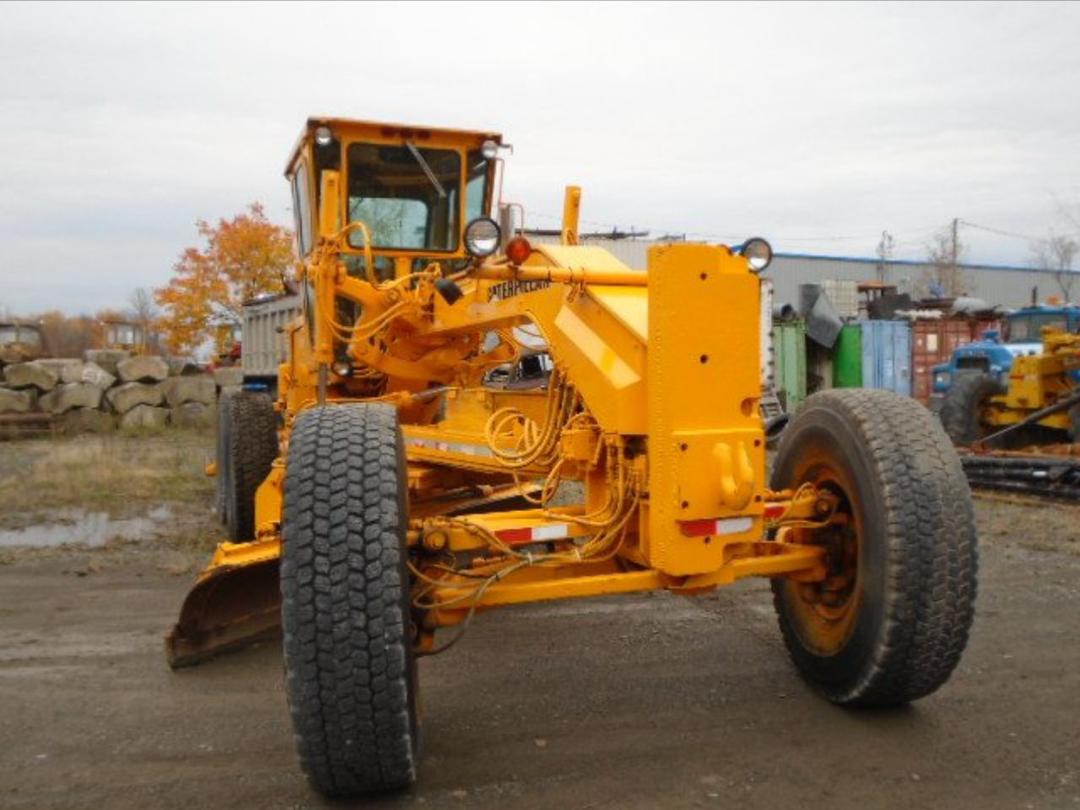 Une niveleuse importée caterpillar