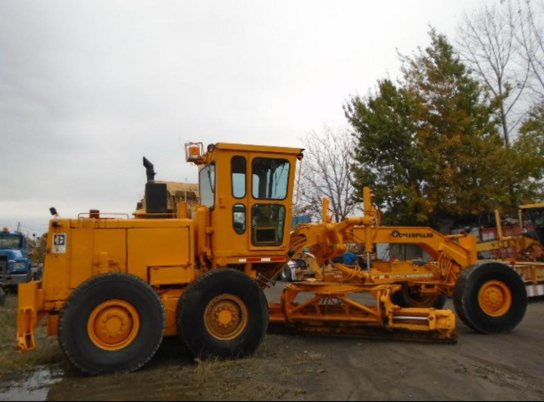 Une niveleuse importée caterpillar