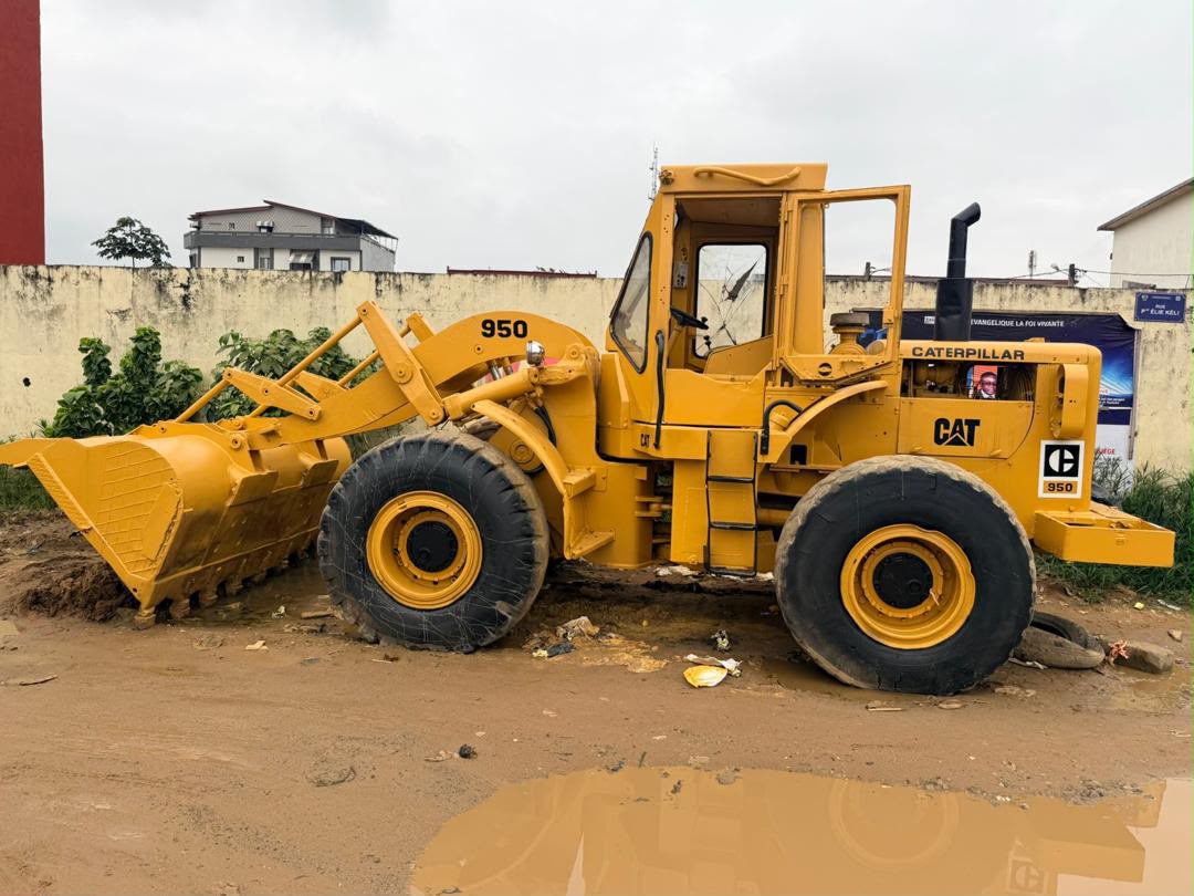 Une chargeuse 950 importée à Abidjan