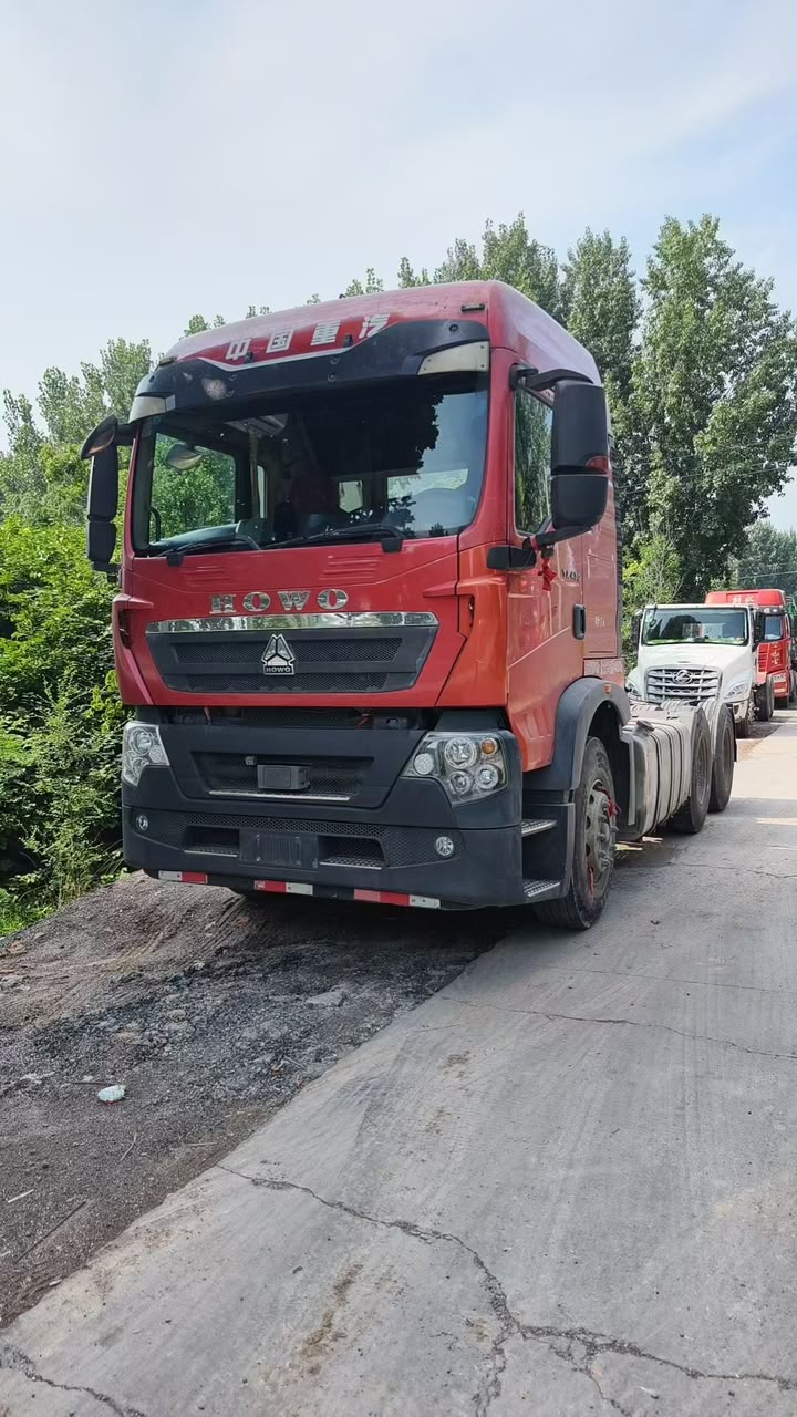 Camion tracteur importé HOWO